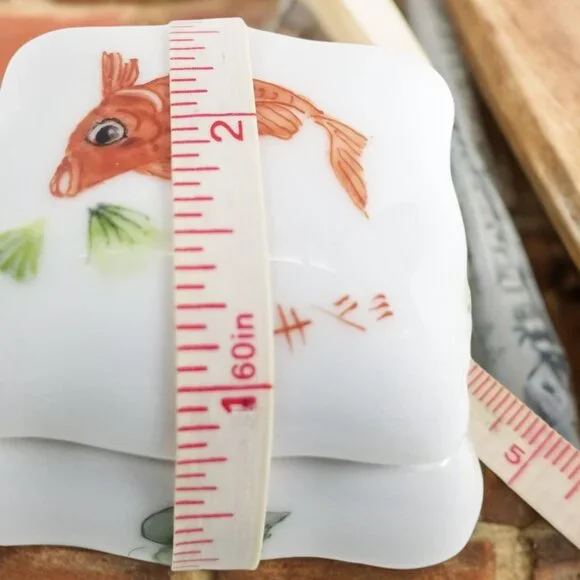 Koi Goldfish Mini Keepsake Box Scalloped White Porcelain Chinoiserie Gift Box - Picture 13 of 14